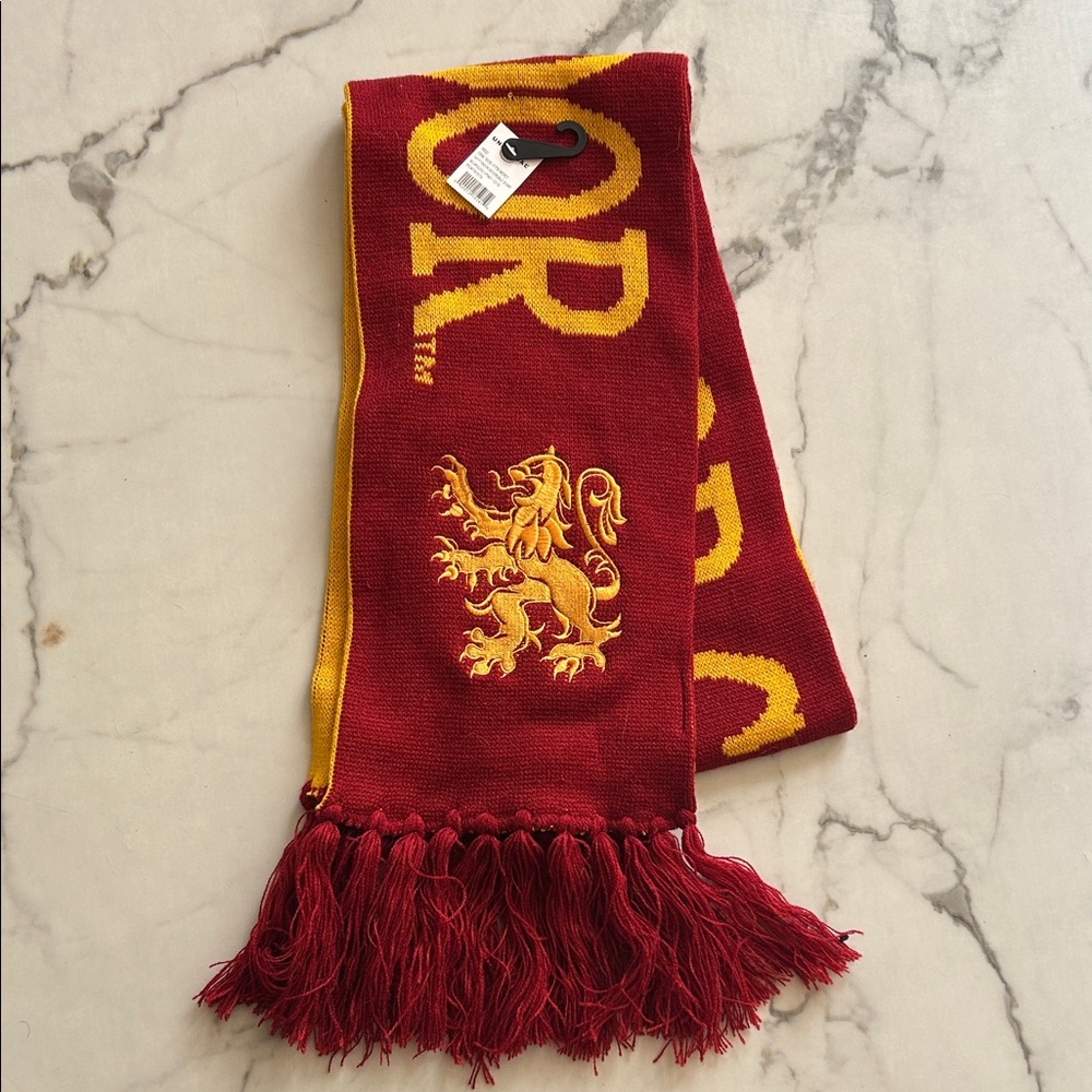 Red and Yellow Griffindor Emblem Scarf